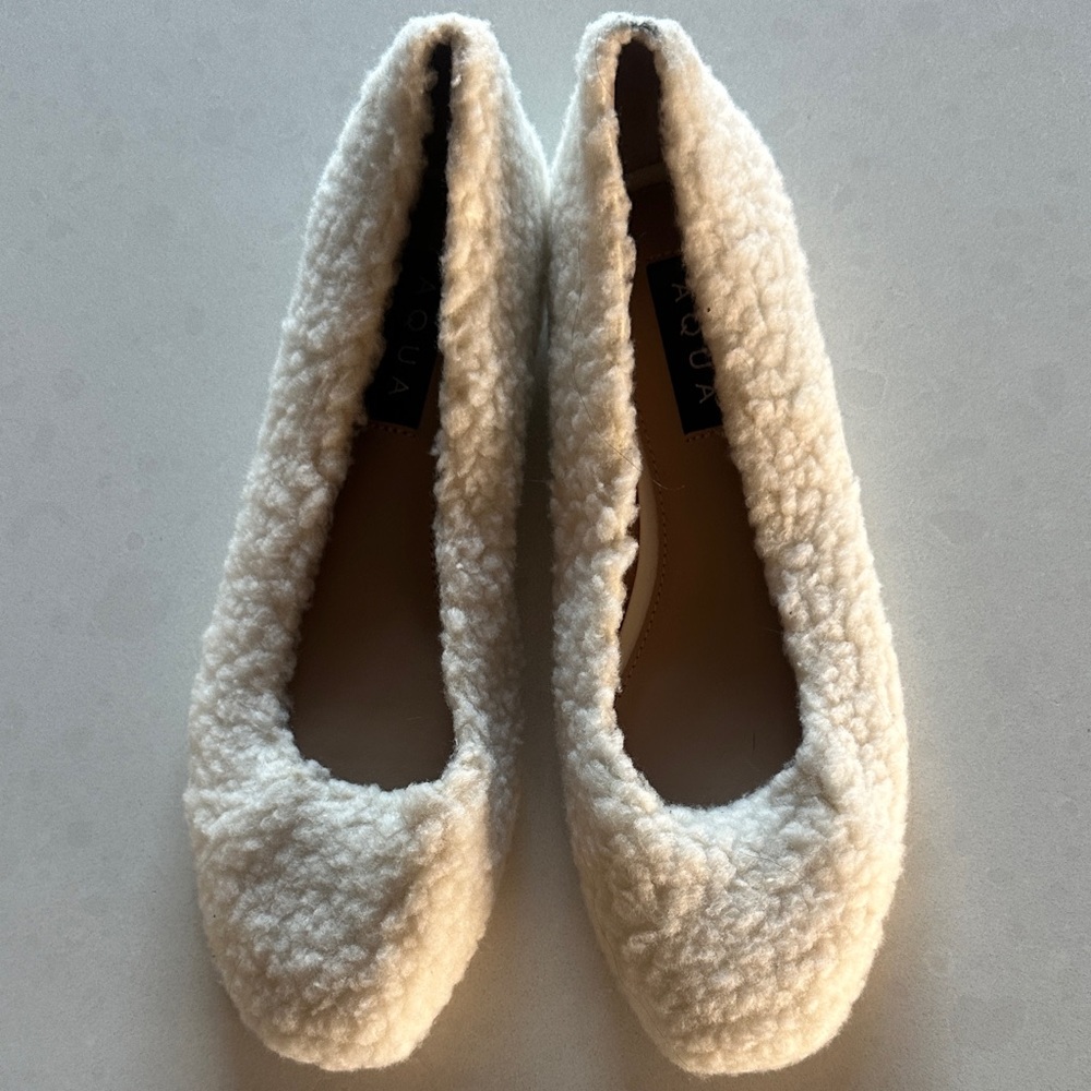 Aqua Women's Cream Fuzzy Slippers